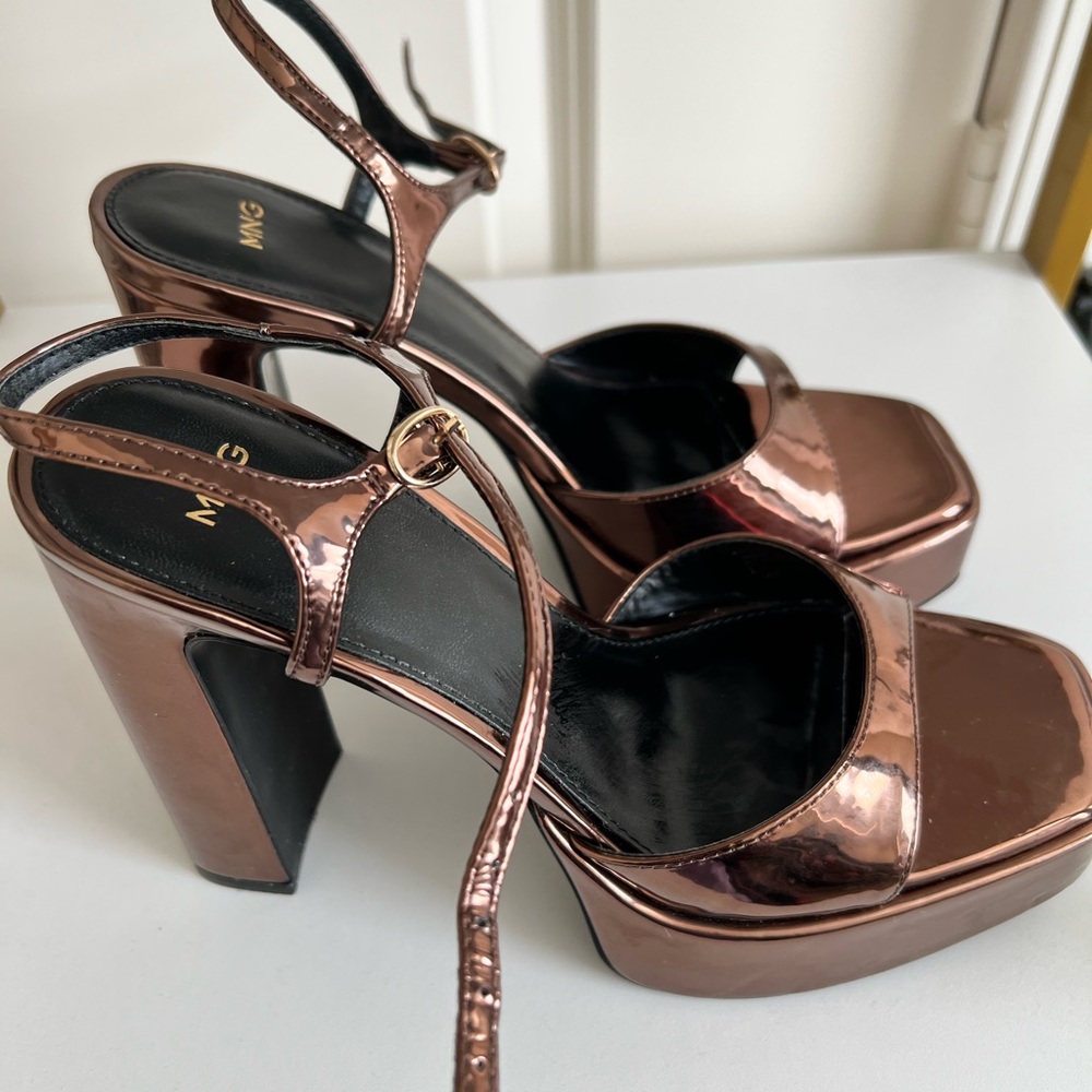 Metallic Platform Sandal - Picture 2 of 4